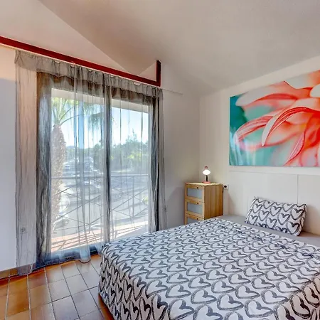 3 Bedrooms Townhouse Lively Area Close To A Apartment