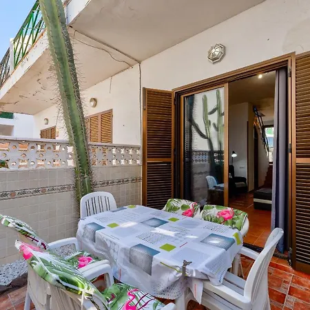 3 Bedrooms Townhouse Lively Area Close To A *