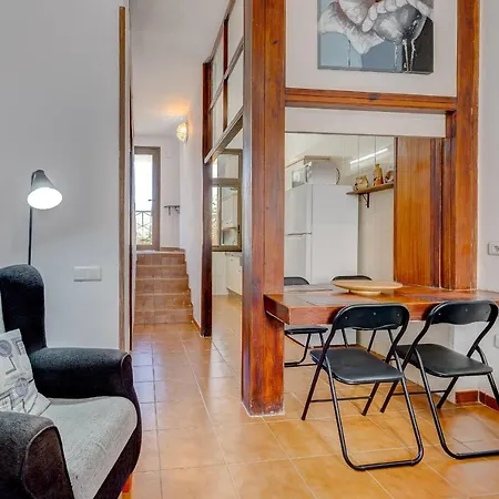 Apartment 3 Bedrooms Townhouse Lively Area Close To A Arona (Tenerife)
