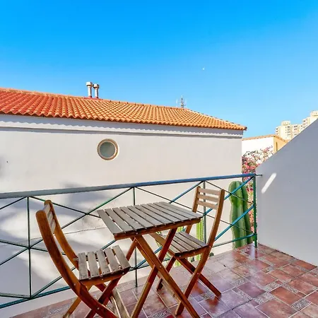 3 Bedrooms Townhouse Lively Area Close To A
