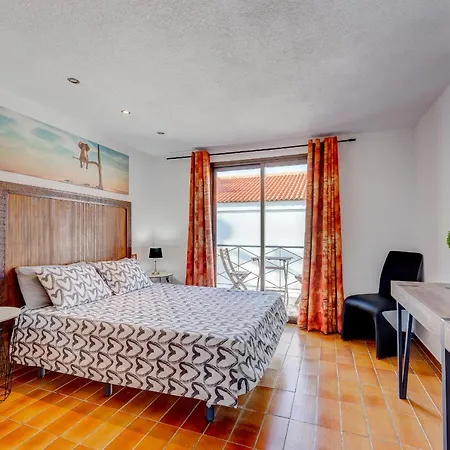 Apartment 3 Bedrooms Townhouse Lively Area Close To A Arona (Tenerife)