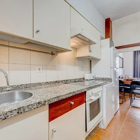 3 Bedrooms Townhouse Lively Area Close To A Apartment